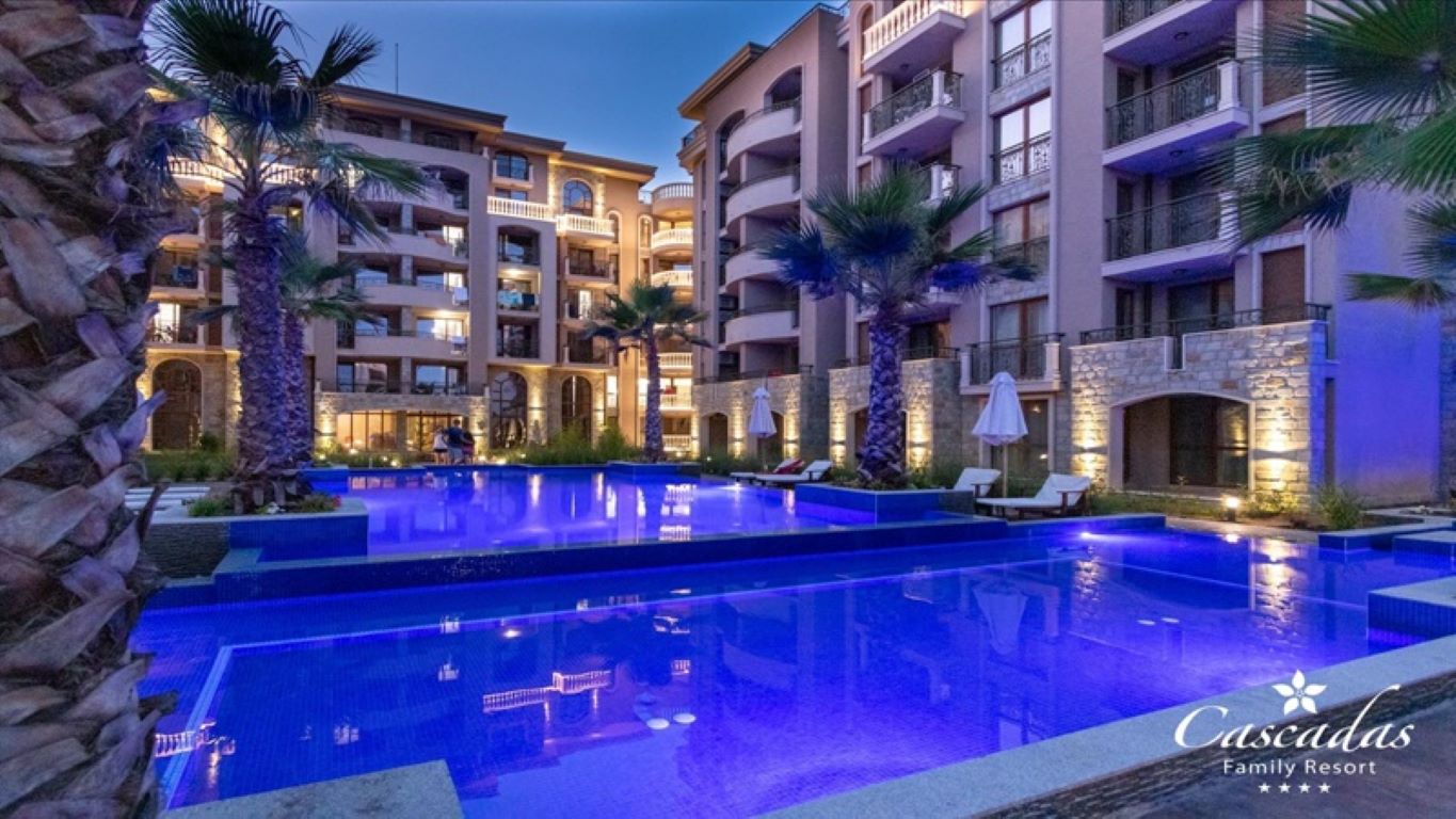 Cascadas Family Resort-Bazen nocu.jpg