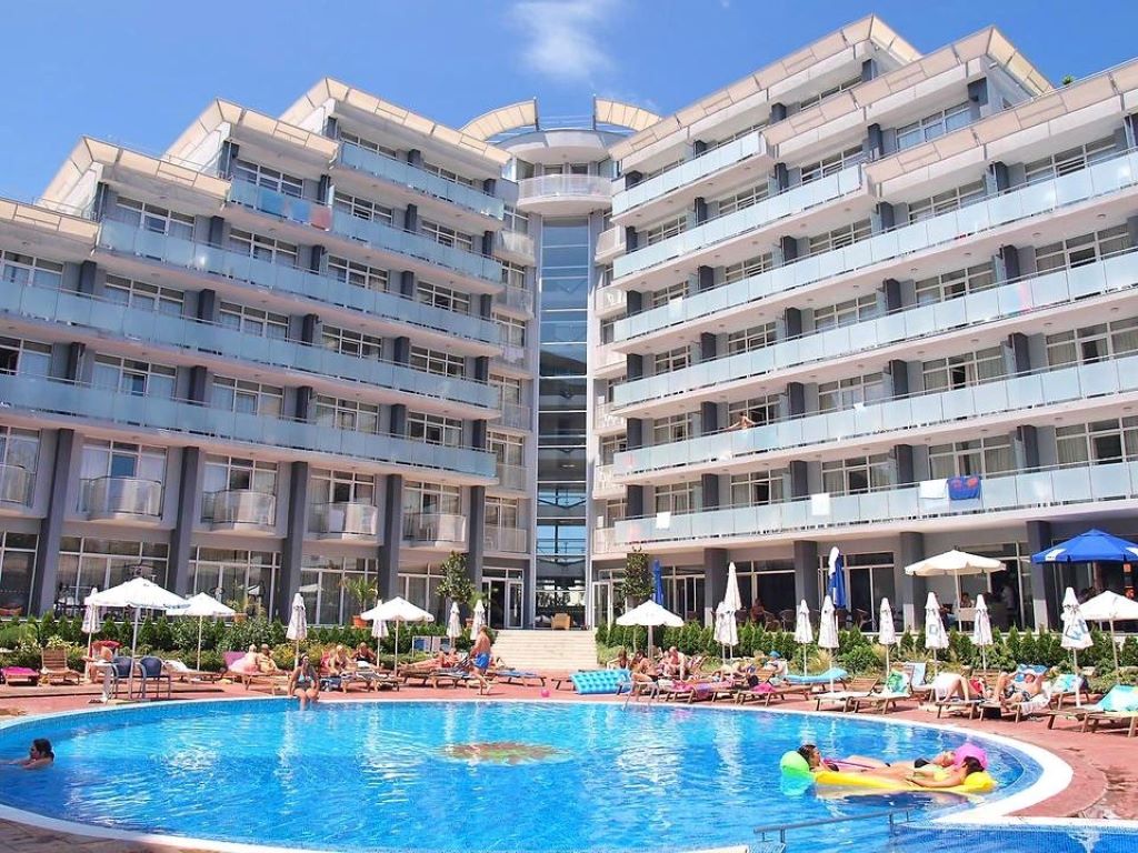 Hotel Perla-Bazen.JPG