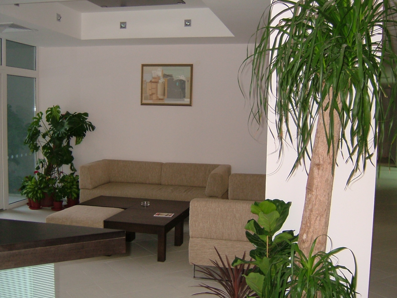 Perla Hotel-Lobby bar.jpg