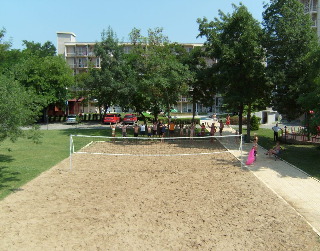 Hotel Iskar-Teren za odbojku.jpg