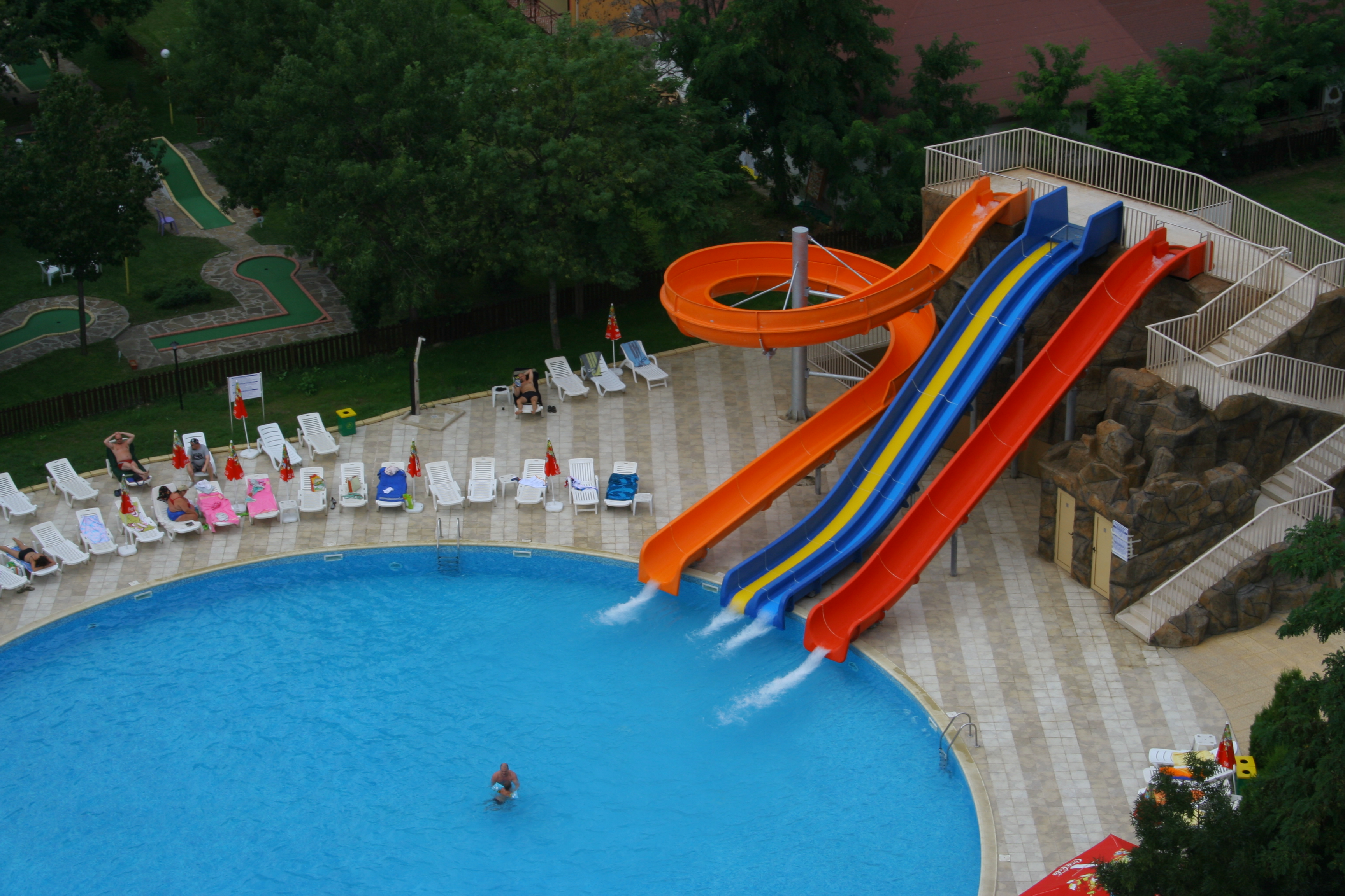 Hotel Iskar-Vodeni tobogani.JPG