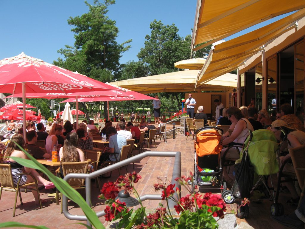 Iskar Hotel-Terasa restorana.jpg