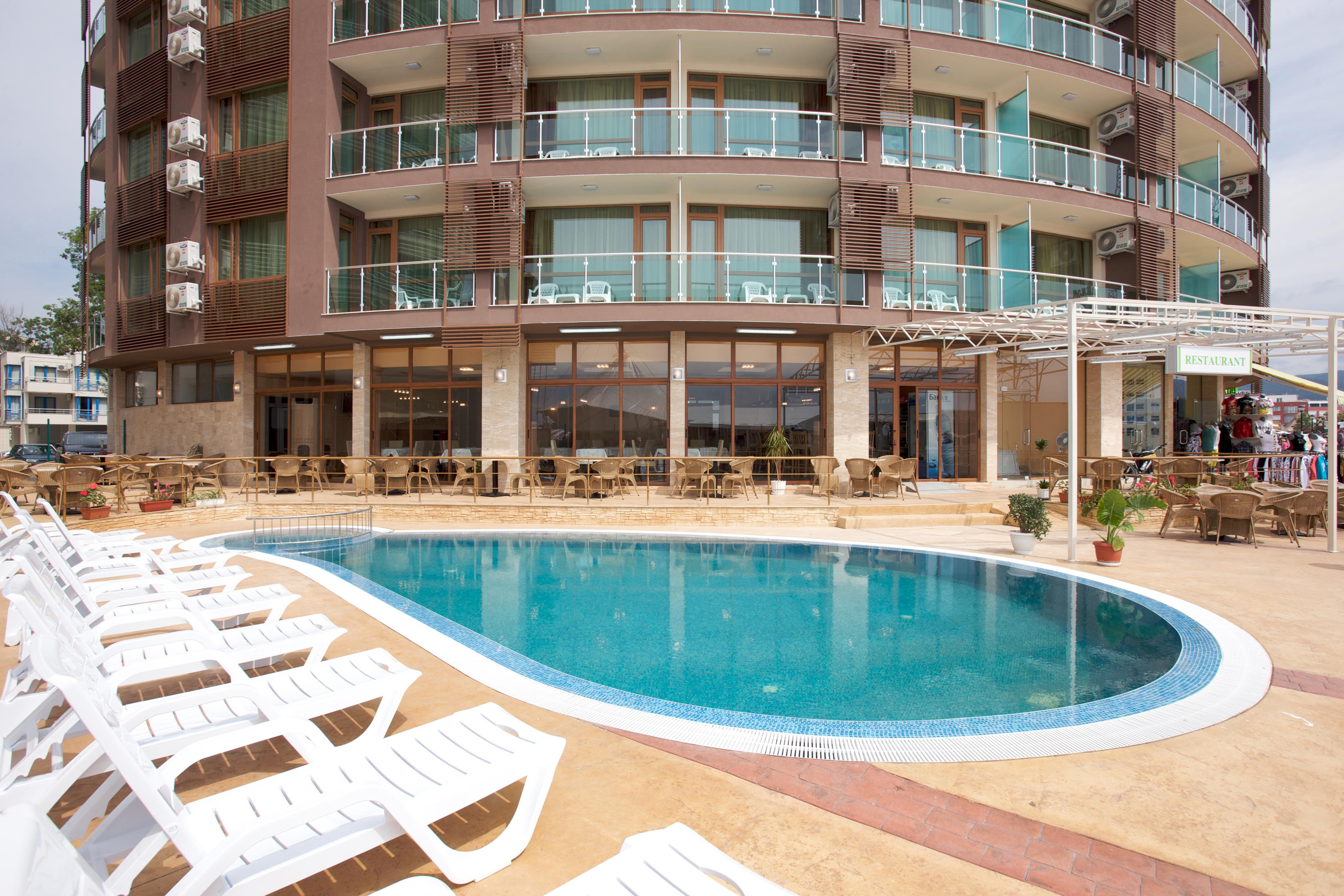 Sea Breeze Hotel-Bazen.jpg