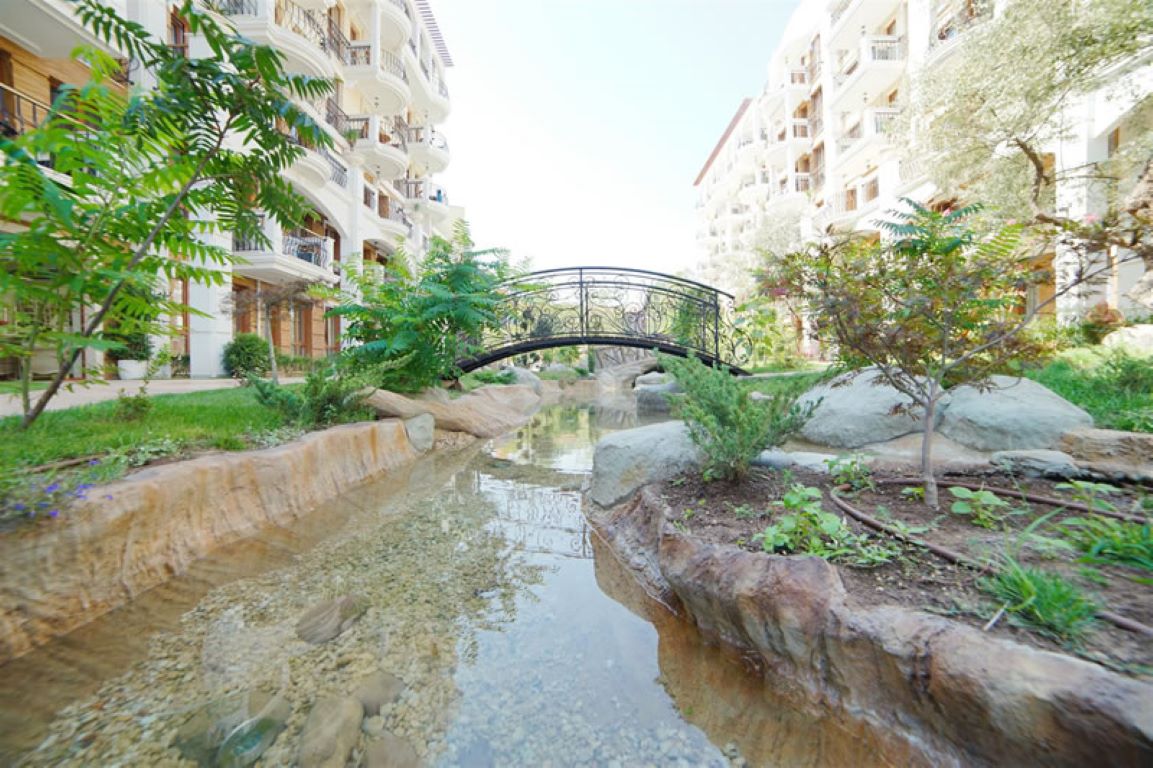 Harmony Suites Dream Island-Vodopad i reka.jpg