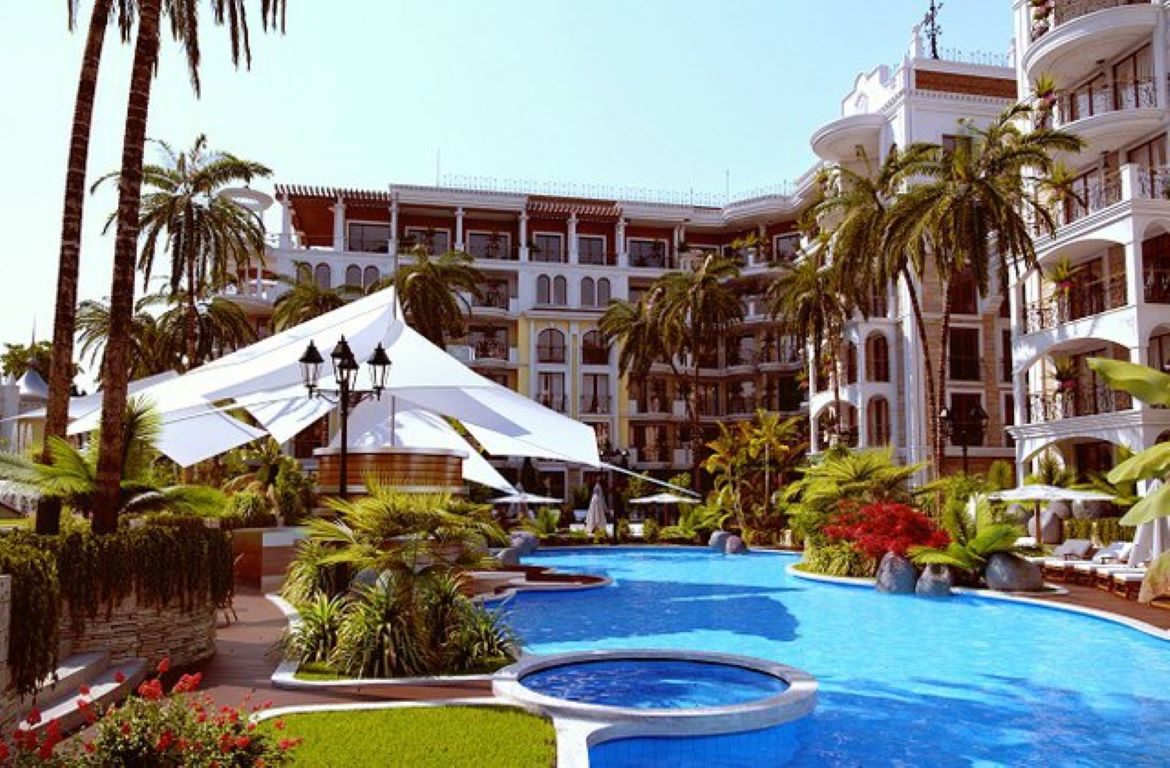 Harmony Suites Monte Carlo-Bazen.jpg