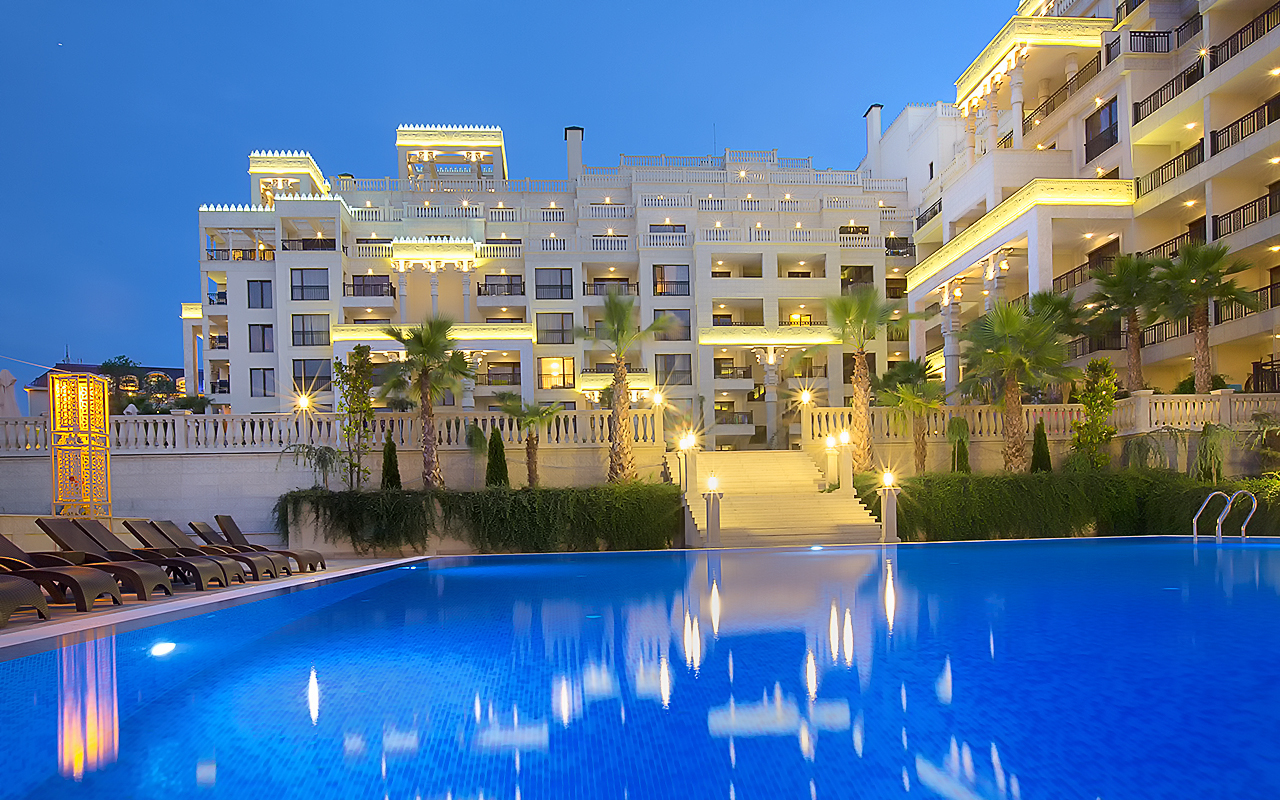 Hotel Argisht Partez Apart-Bazen nocu.jpg