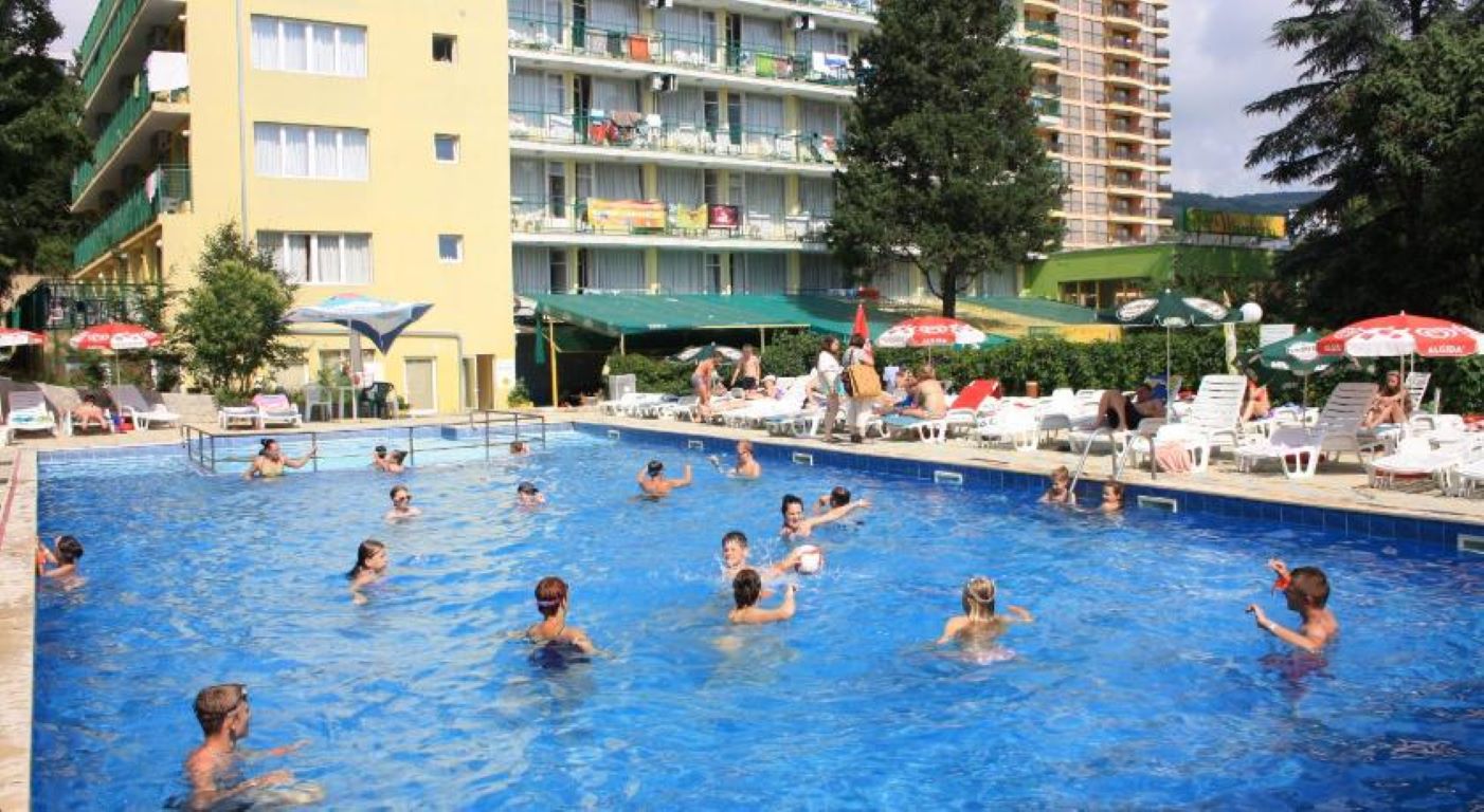 Hotel Sunny Warshava-Bazen.jpg