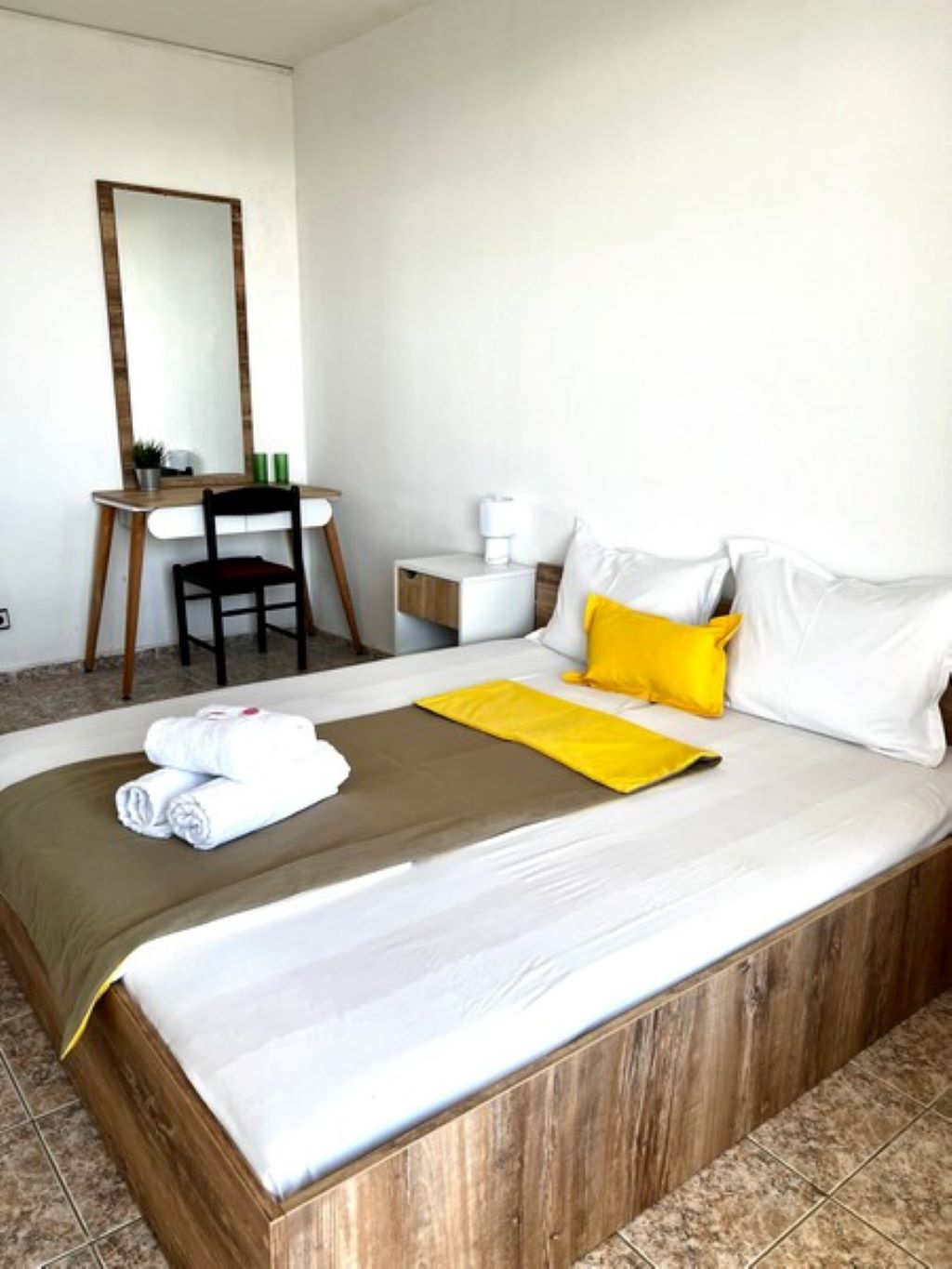 Hotel Warshava-Standardna economy soba.jpg
