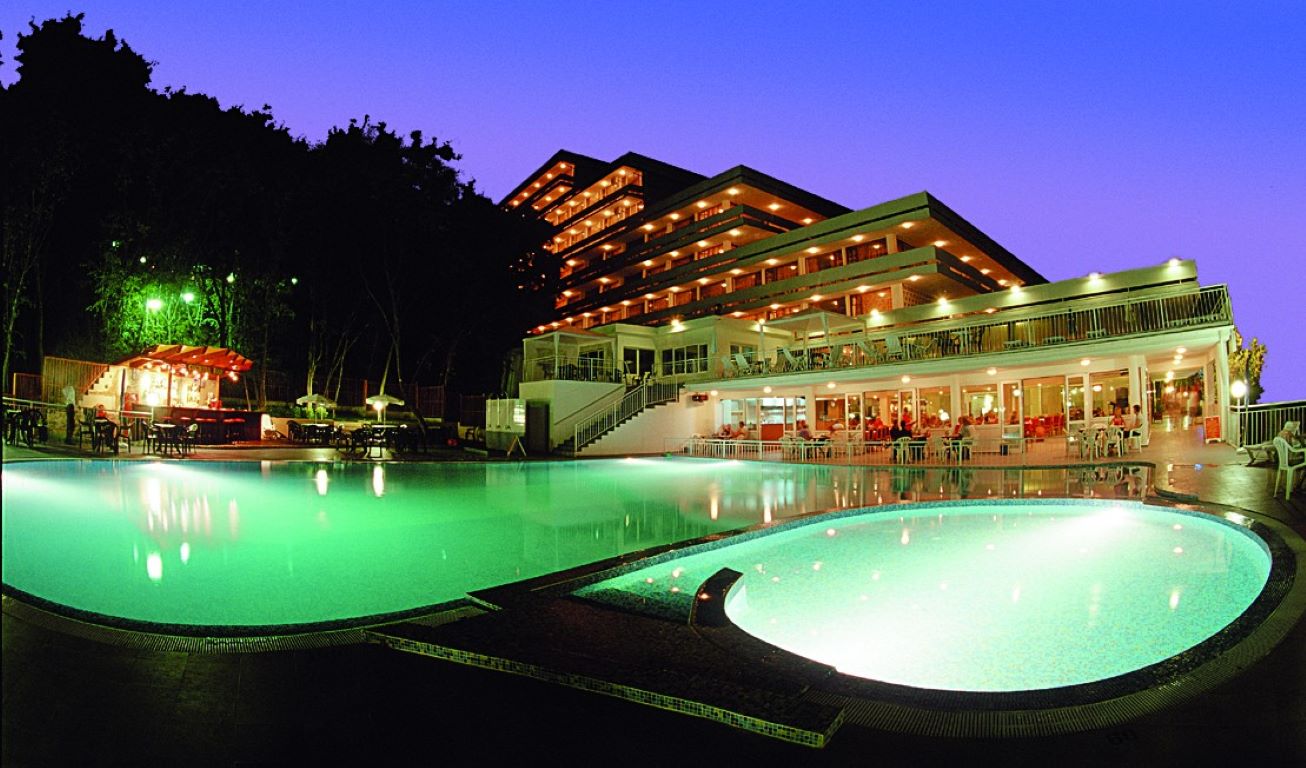 Hotel Pliska-Nocni izgled.jpg