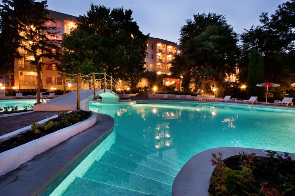 Ljuljak Hotel-Bazeni.jpg