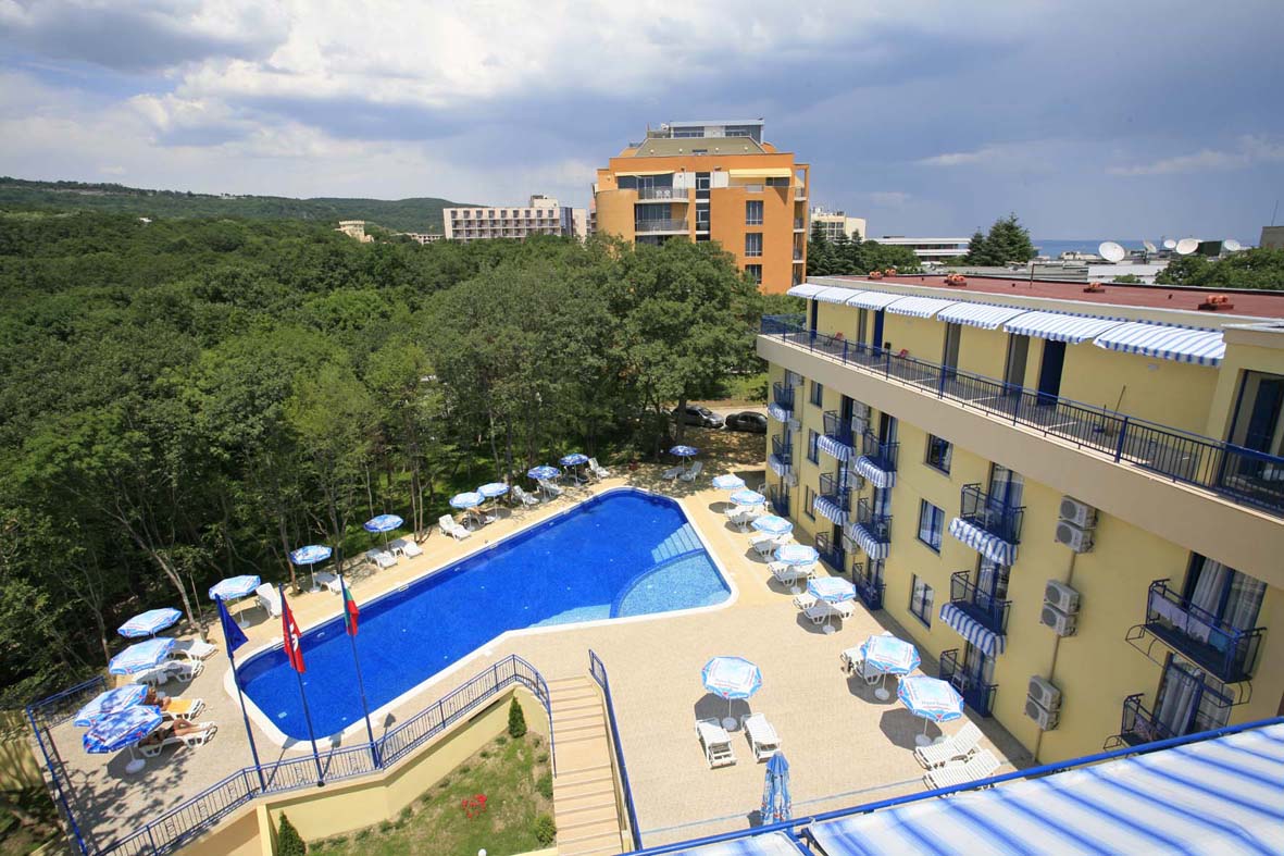 Blue Sky Hotel-Bazen.jpg