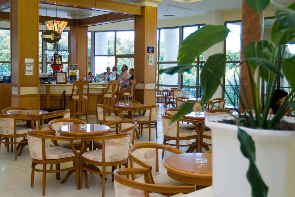 Hotel Belleville bar.jpg