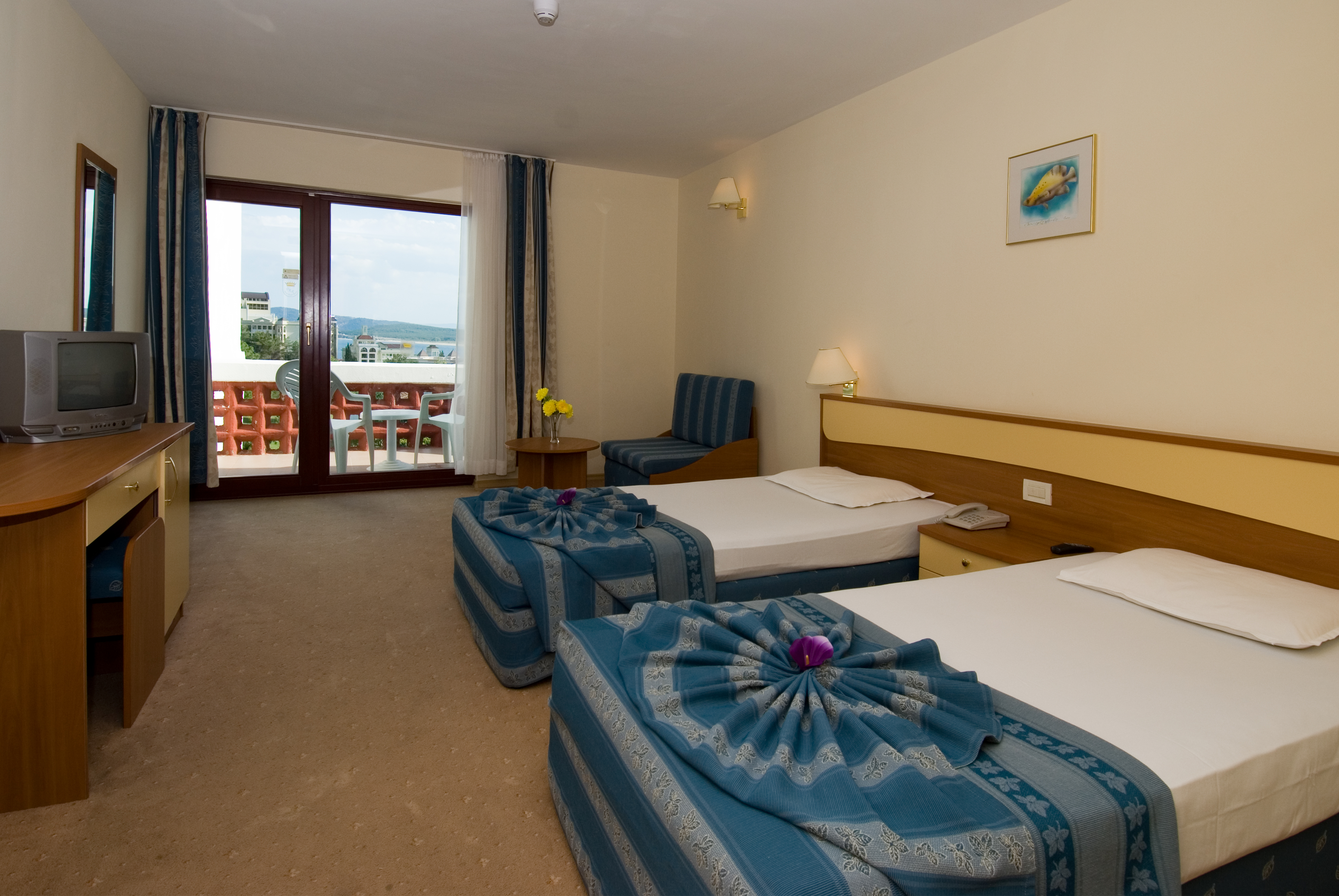 Hotel Holiday Village dvokrevetna soba.jpg