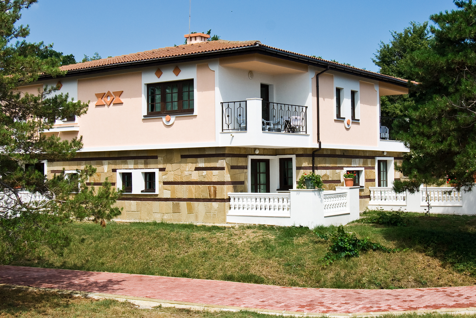 Hotel Holiday Village vila.jpg