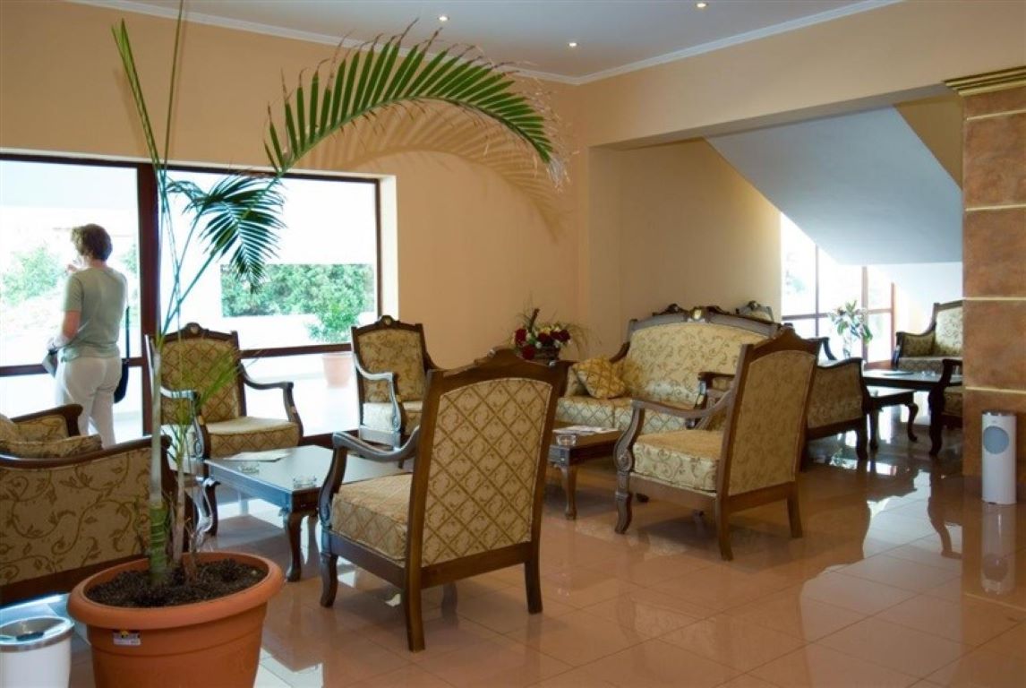 Hotel Pelican Lobi.jpg