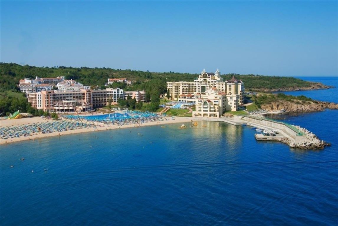 Hotel Pelican plaza.jpg