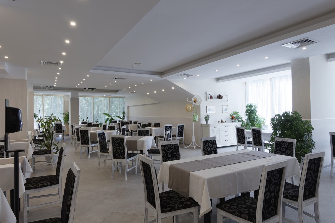 Hotel Slavey-Restotan.jpg