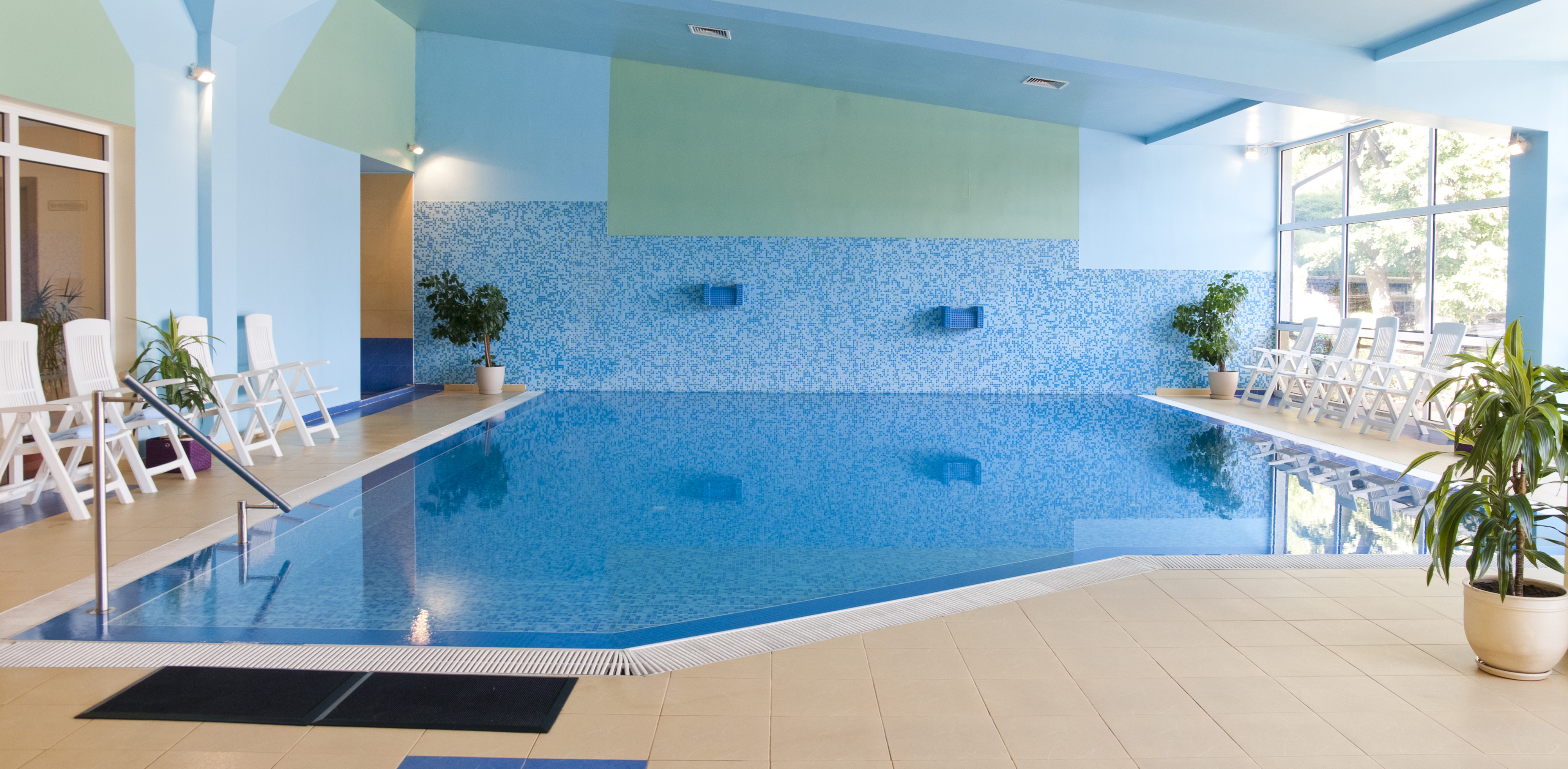 Hotel Madara Park-Unutrasnji bazen.JPG