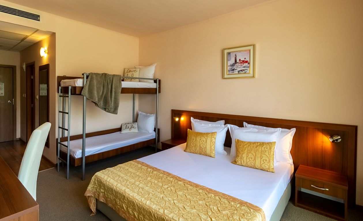 Hotel Kristal-Porodicna soba.jpg