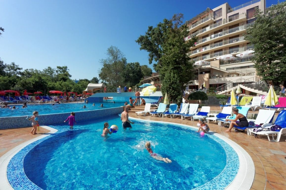 Kristal Hotel-Bazeni.jpg