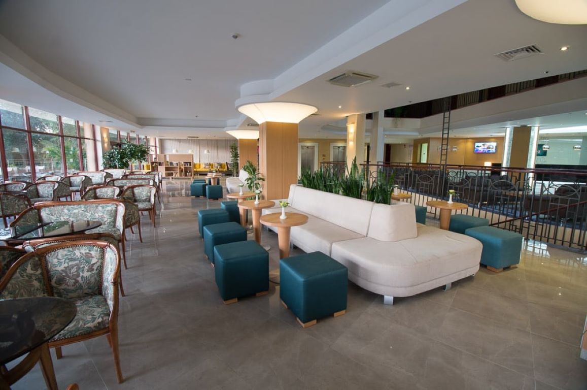 Kristal Hotel-Lobby.jpg