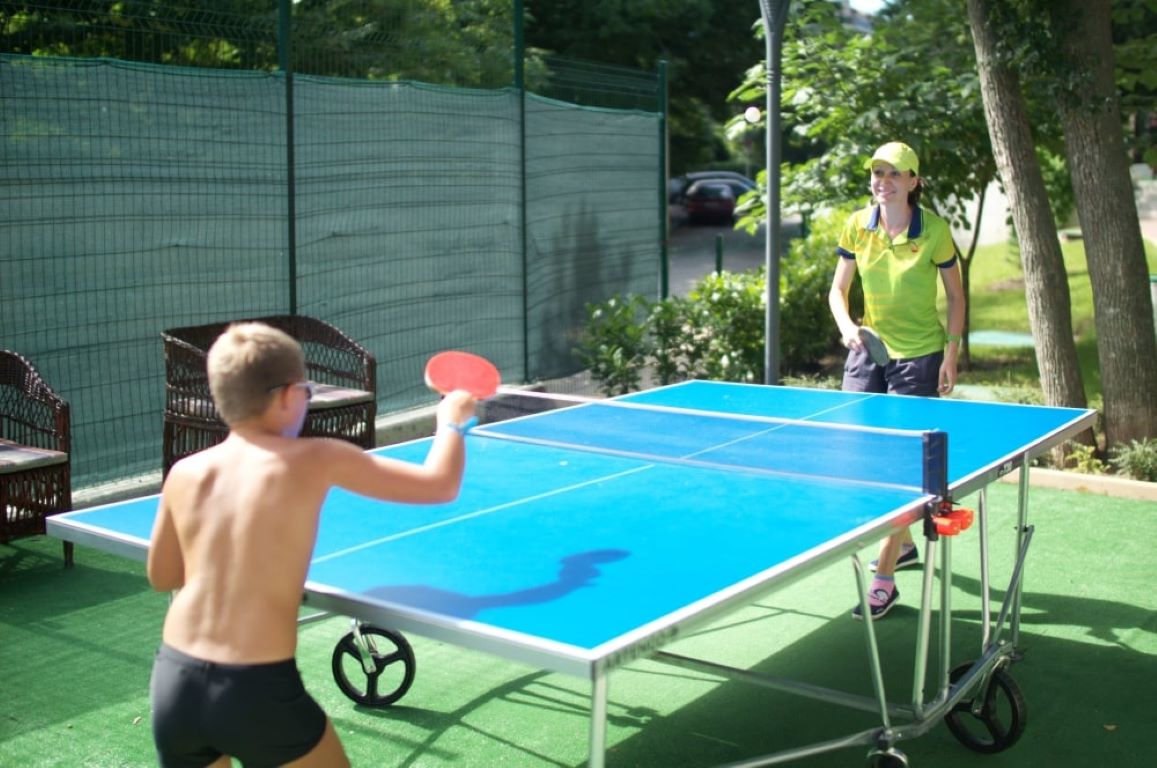 Kristal Hotel-Stoni tenis.jpg
