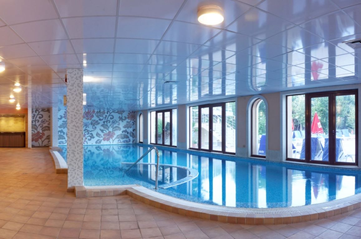 Kristal Hotel-Unutrasnji bazen.jpg