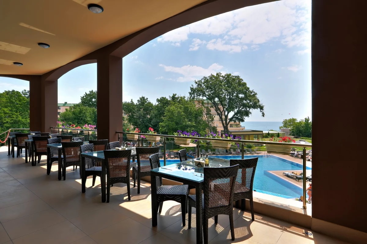 Hotel Golden Line-Terasa restorana.jpg