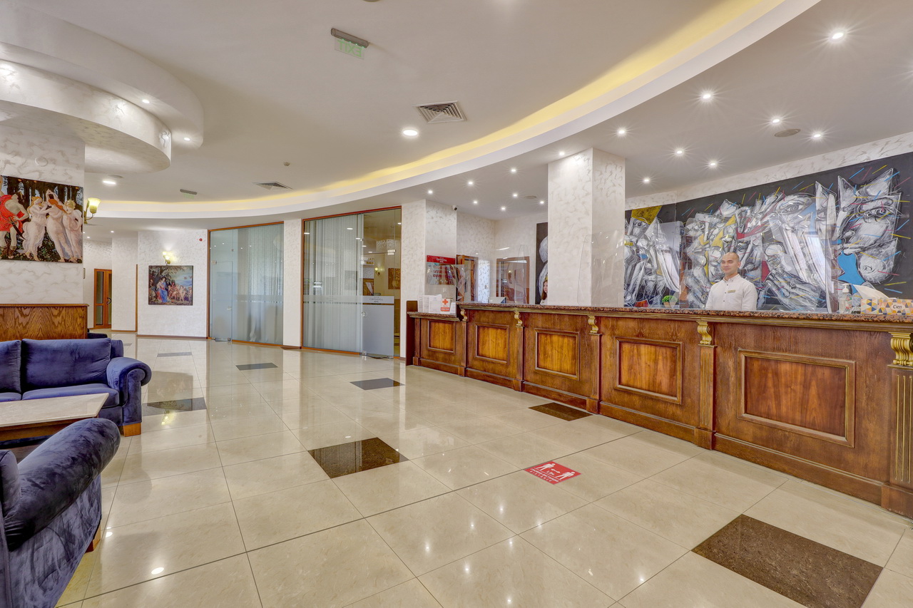 Continental Hotel-Recepcija.jpg