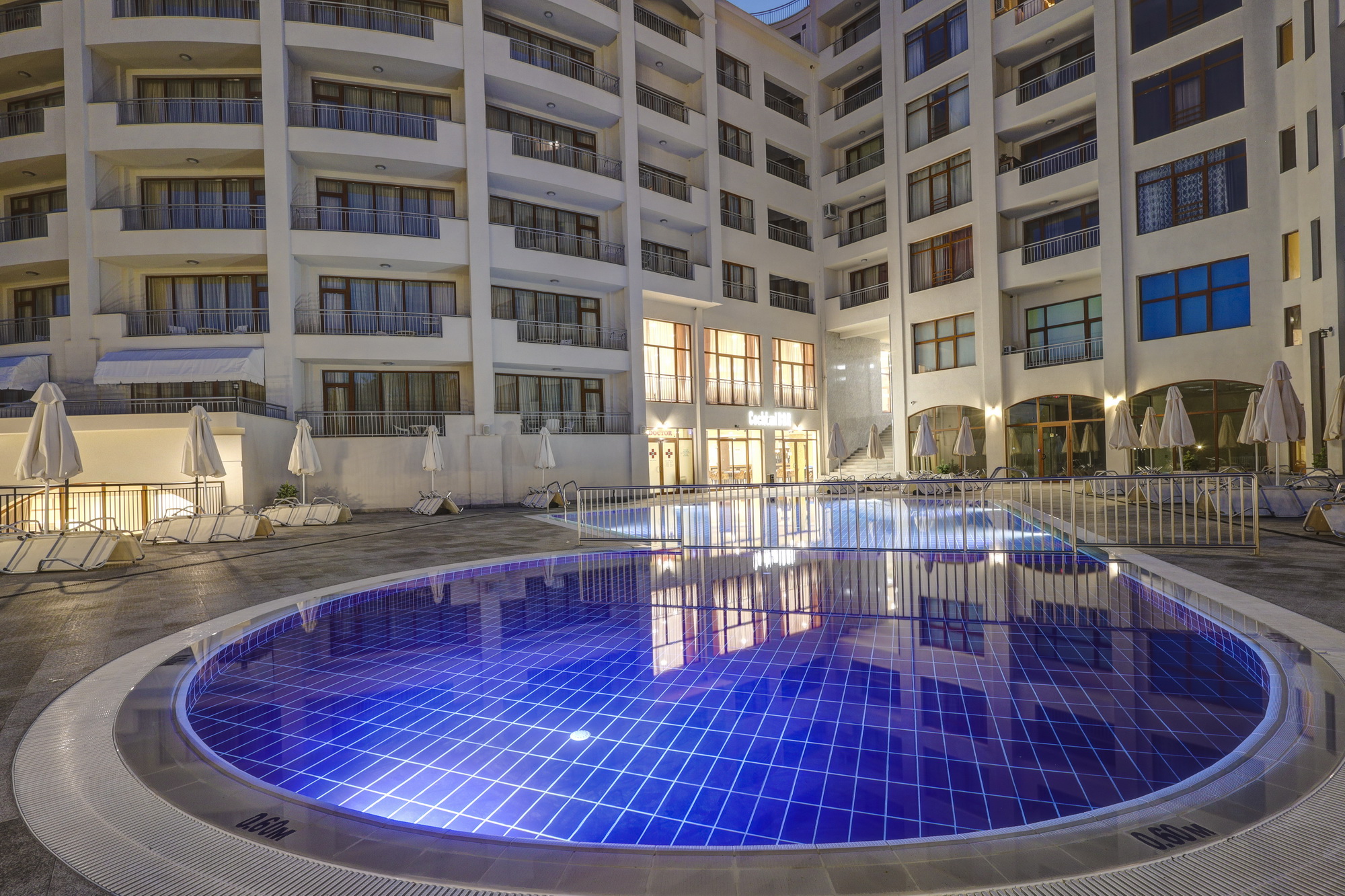 Hotel Continental-Bazen.jpg
