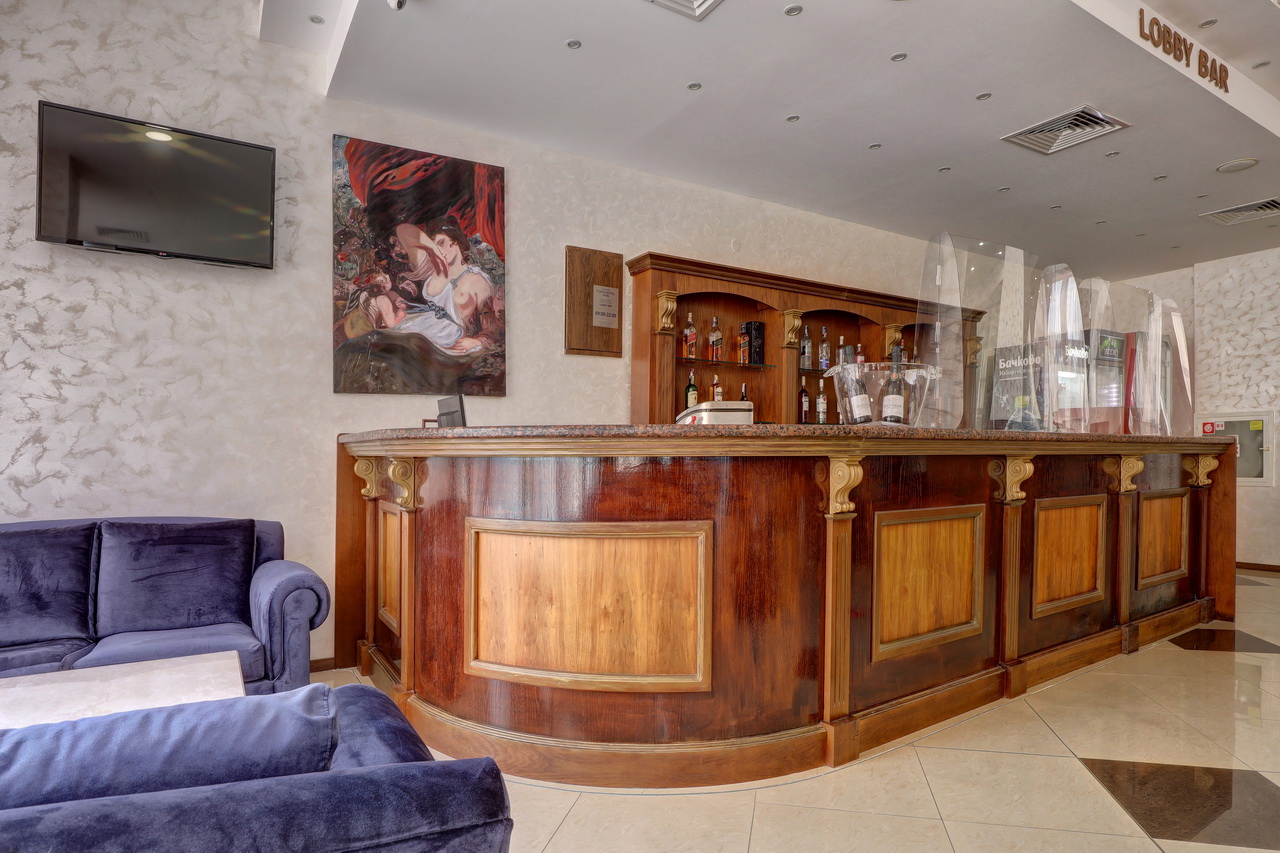 Hotel Continental-Lobby bar.jpg
