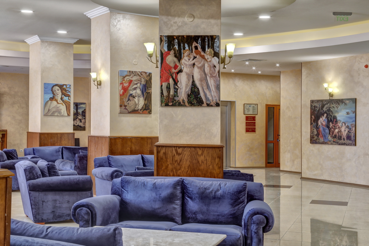 Hotel Continental-Lobby.jpg