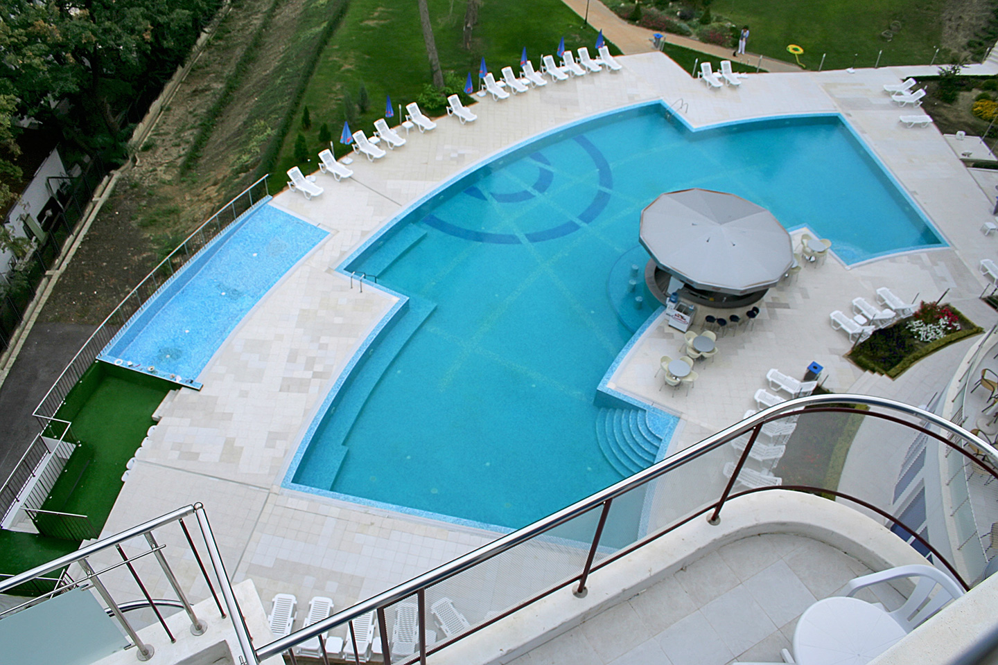 Aqua Azur Hotel-Kompleks bazena.jpg