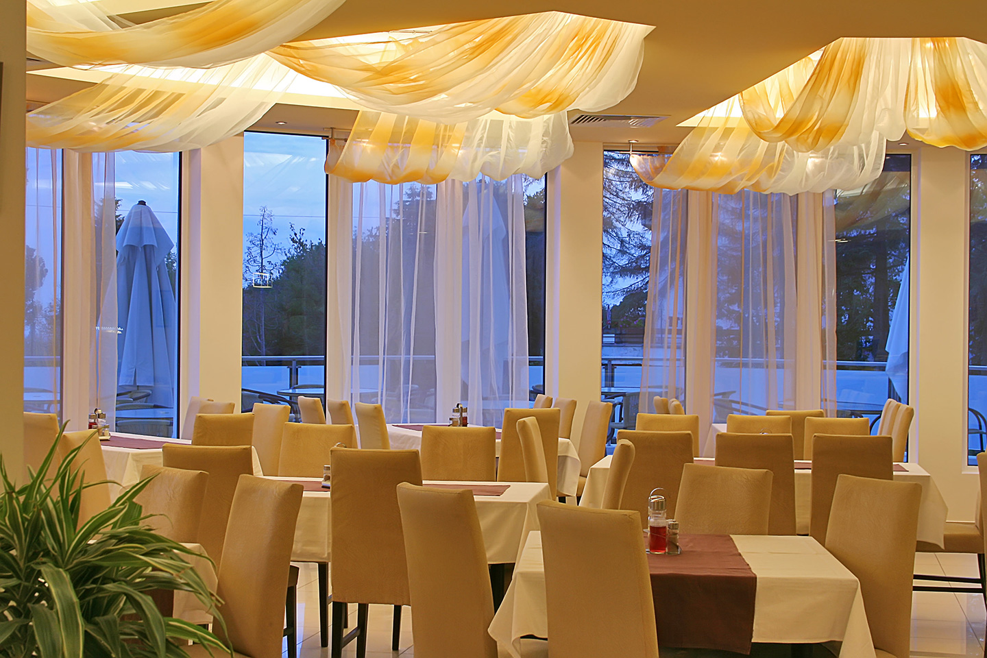 Aqua Azur-Restoran.jpg