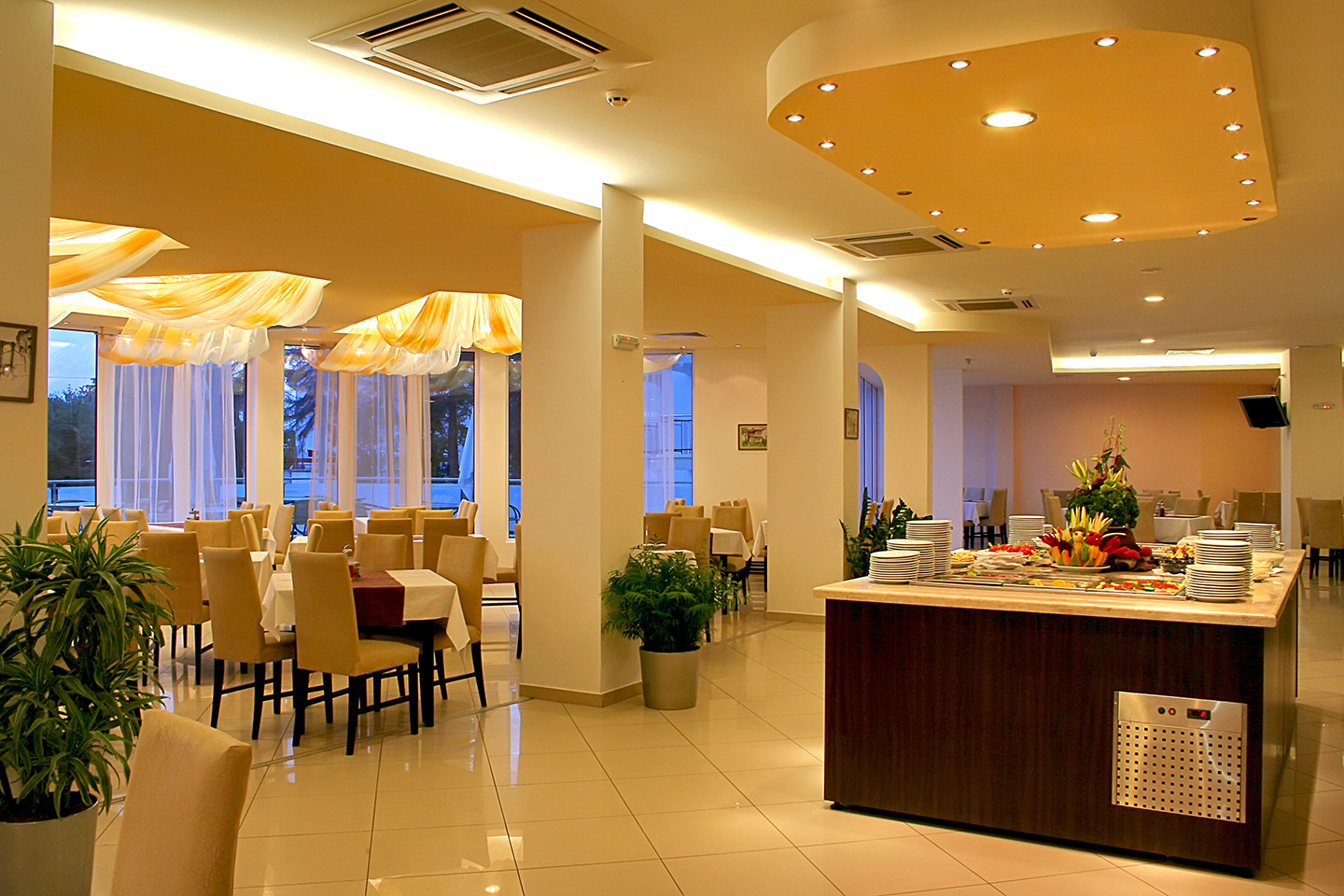Hotel Aqua Azur-Restoran.jpg