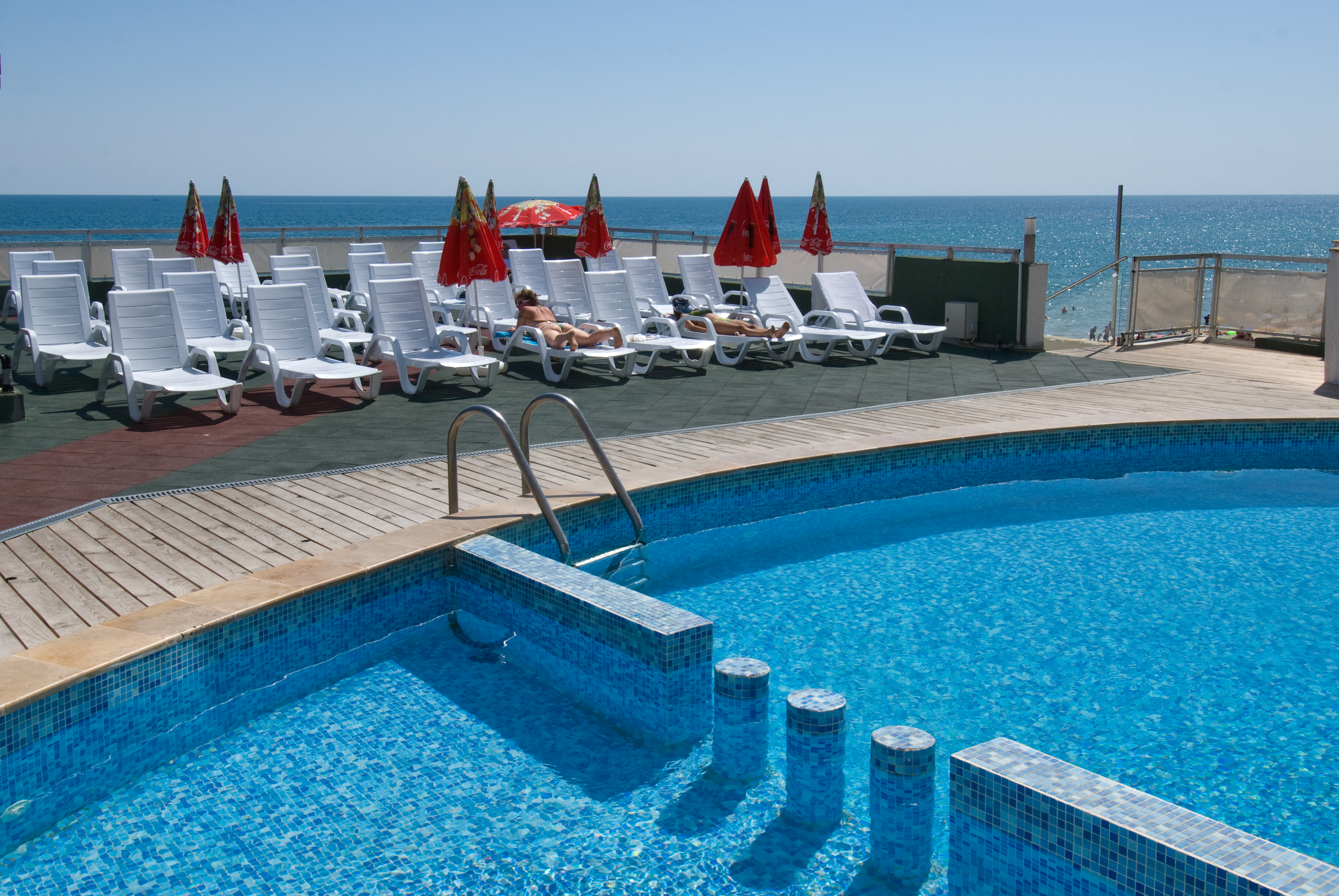 Paraizo Beach hotel bazen.jpg