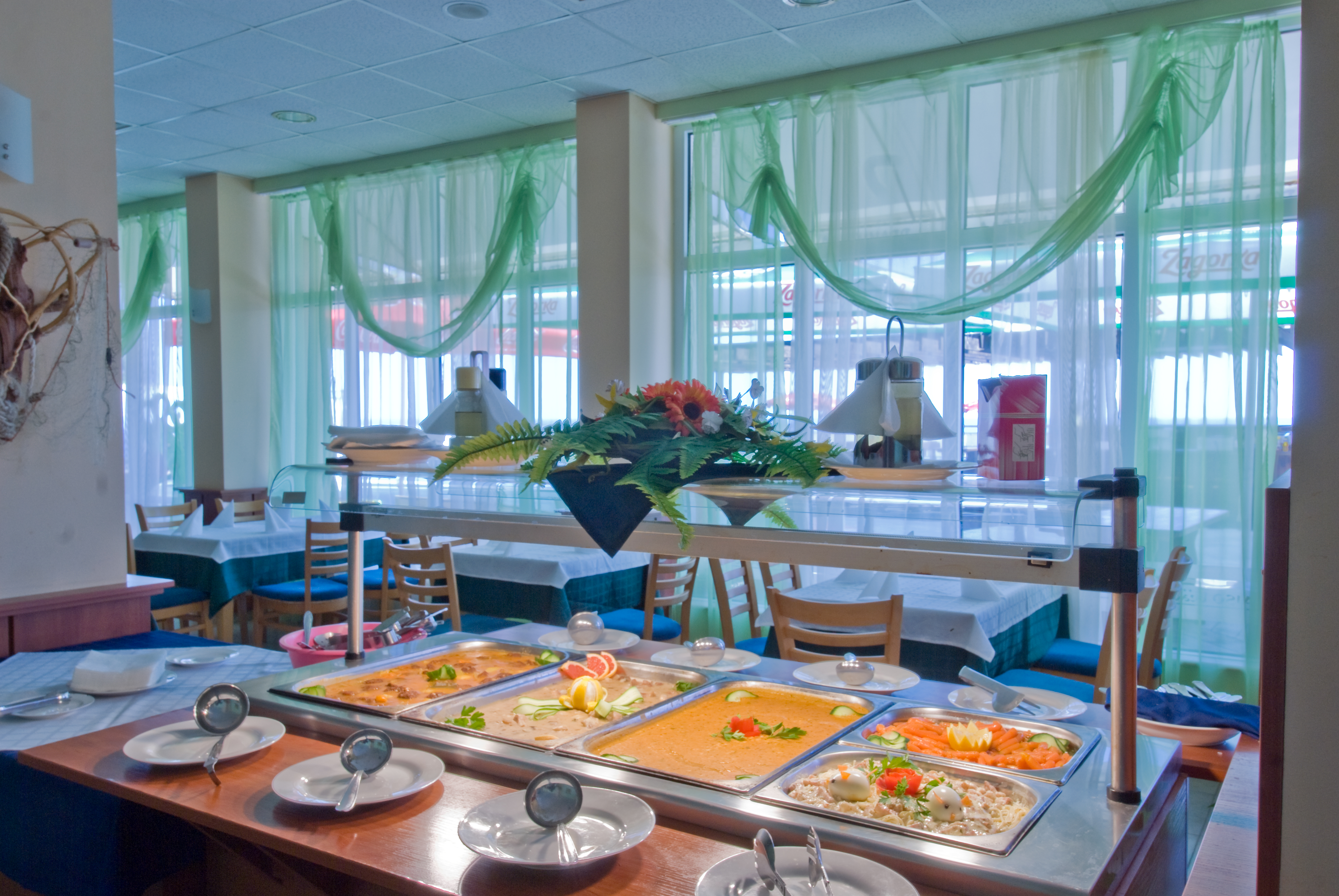 Paraizo Beach hotel restoran buffet.jpg