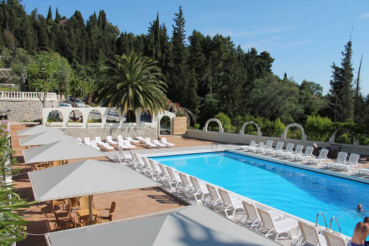 Benitses Bay View hotel bazen.jpg