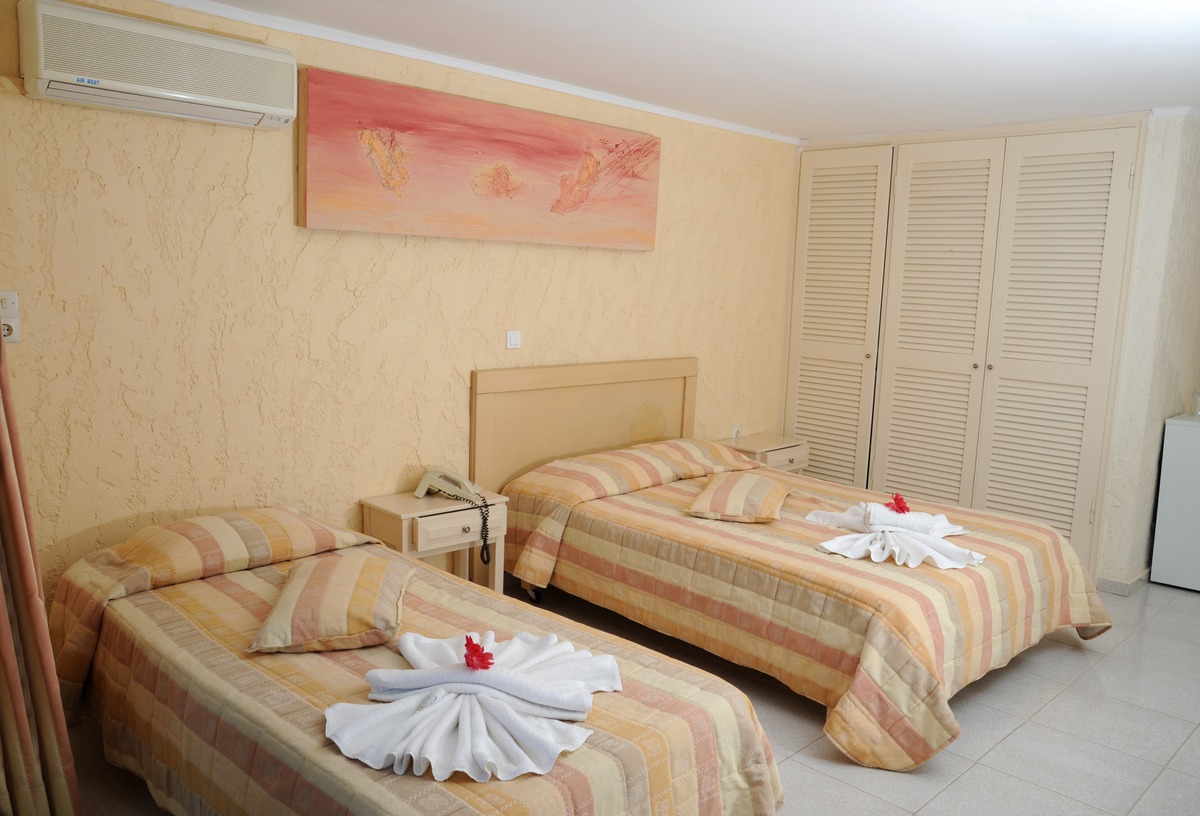 Benitses Bay View hotel soba.jpg