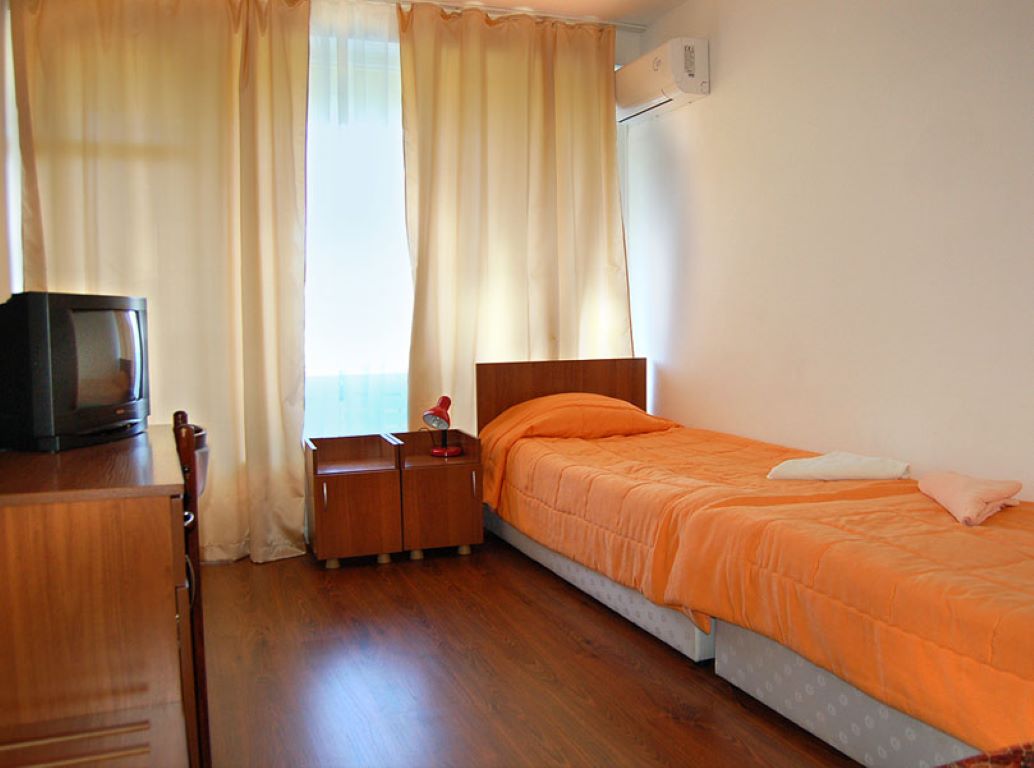 Hotel Joliot Curie-Standardna soba.jpg