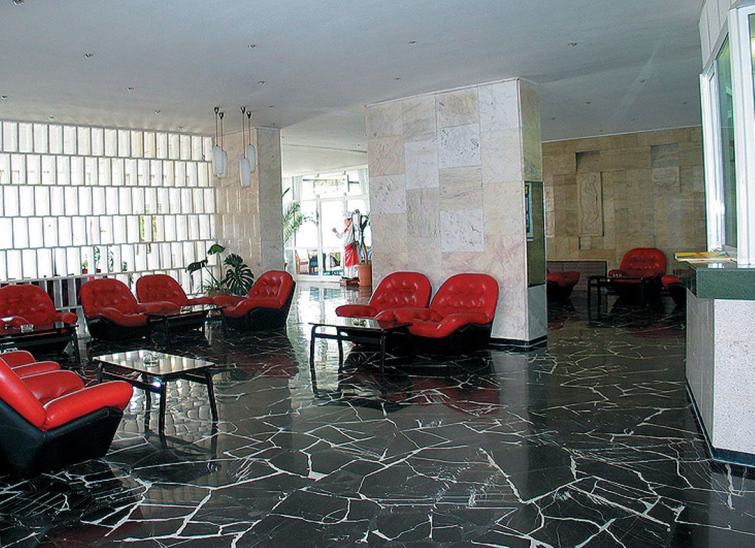 Joliot Curie Hotel-Lobby.jpg