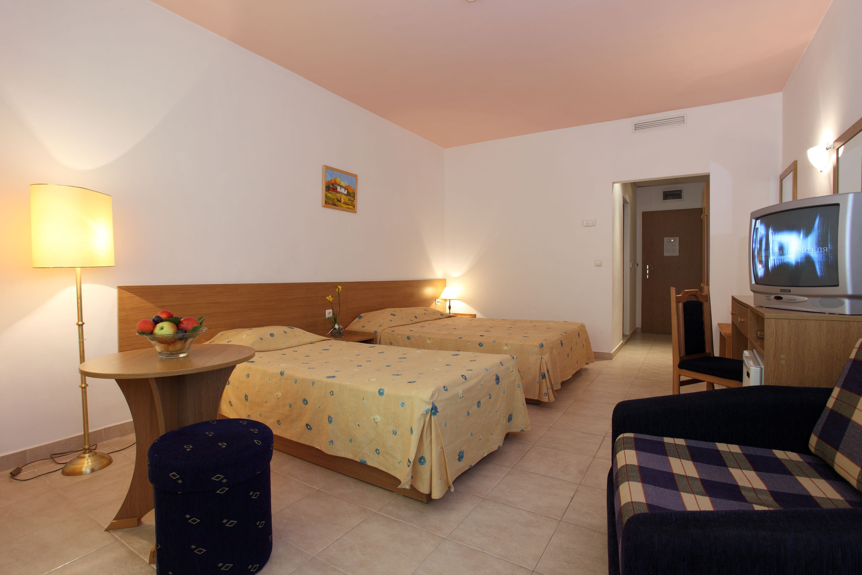Hotel Aurora-Standardna soba.JPG