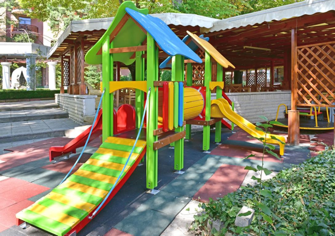 Estreya Palace Hotel-Decije igraliste.jpg