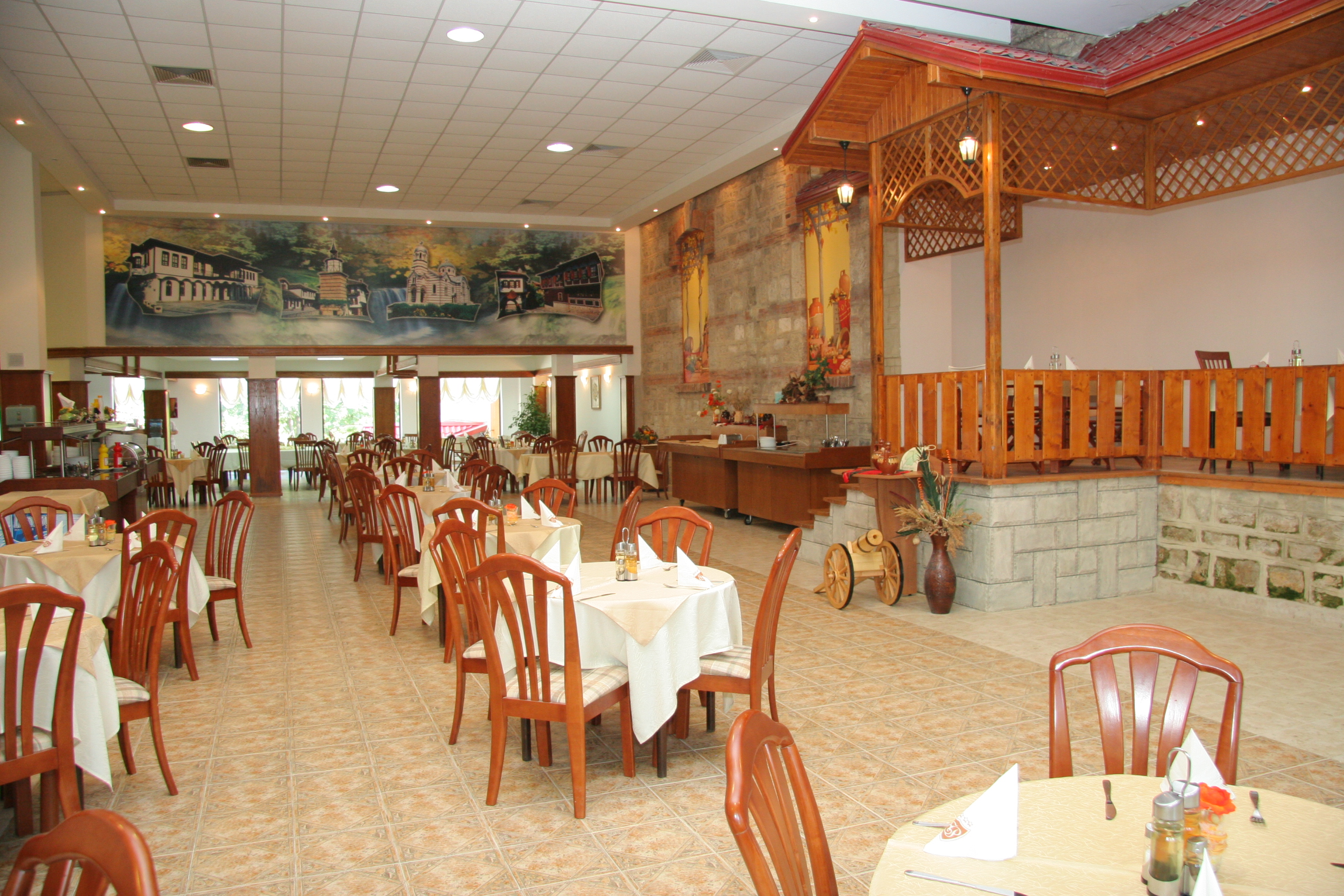 Estreya Palace Hotel-Restoran.jpg