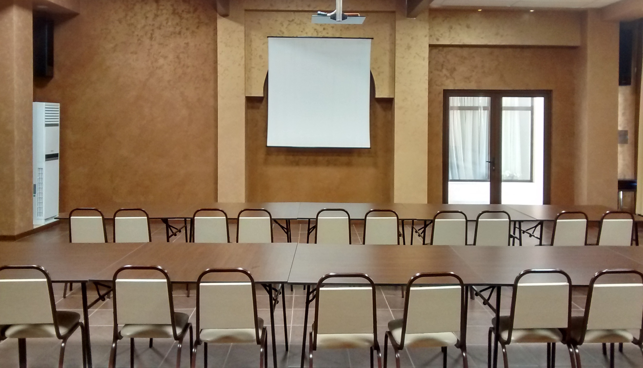 Estreya Palace-Konferencijska sala.jpg