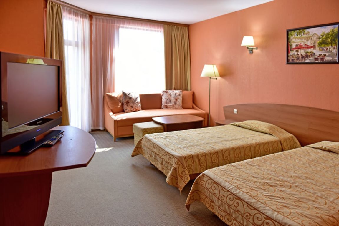 Hotel Estreya Palace-Standardna soba.jpg