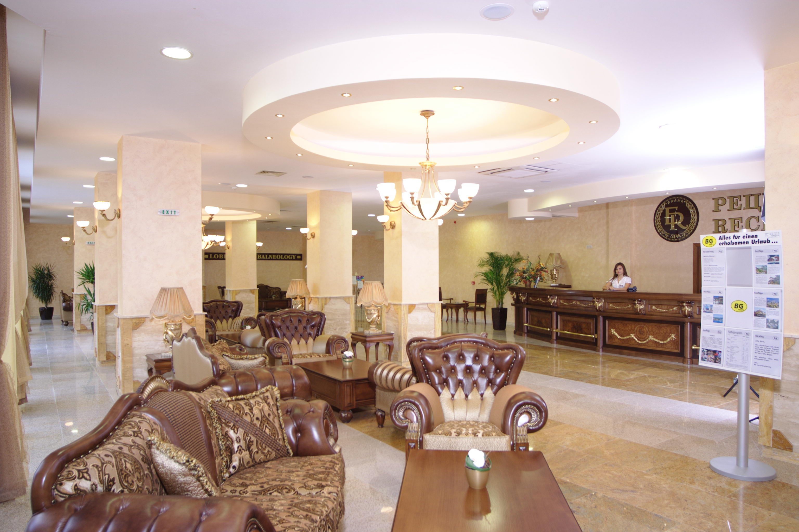 Estreya Residence-Recepcija.jpg