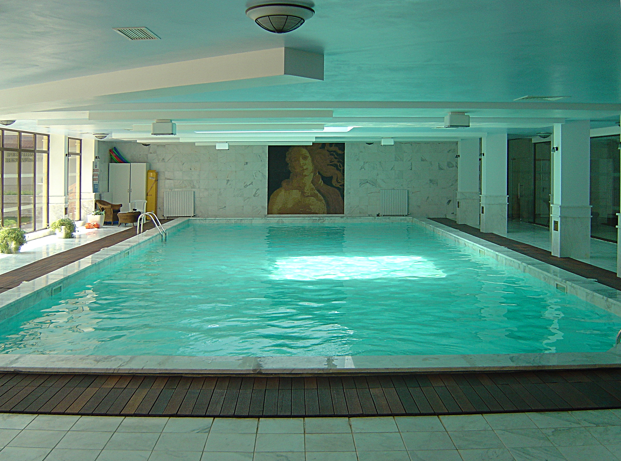 Hotel Estreya Residence-Unutrasnji bazen.jpg