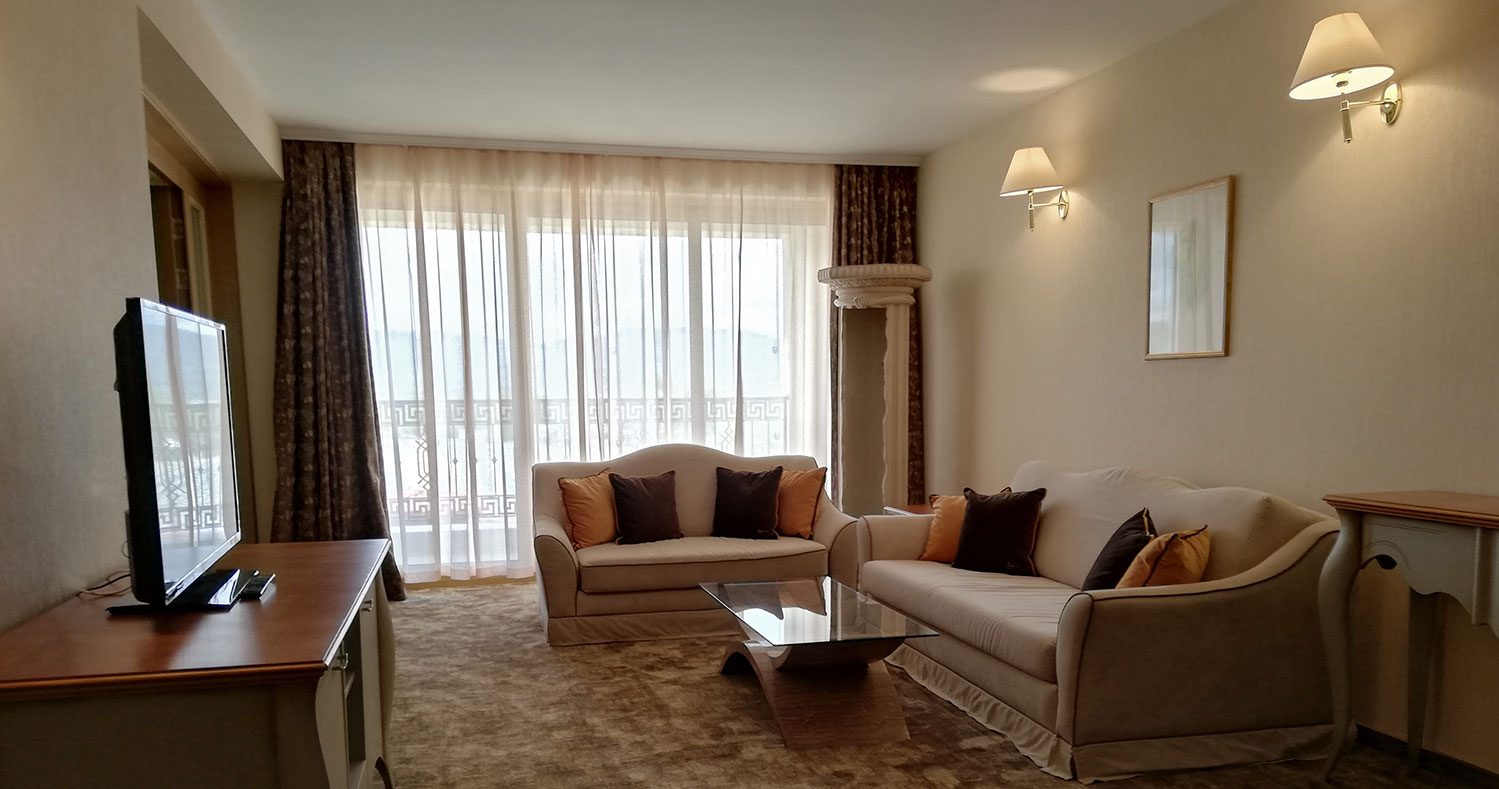 Marina Royal Palace-Suite deluxe.jpg