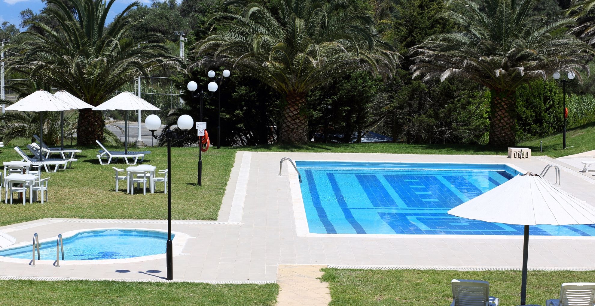 Rebeccas Village hotel bazeni.jpg